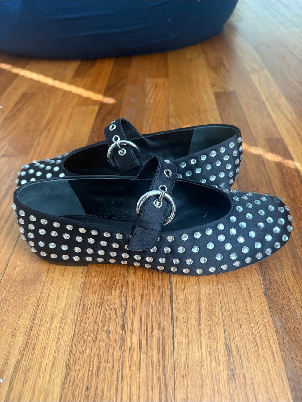 Reformation Flats - Picture 4 of 4